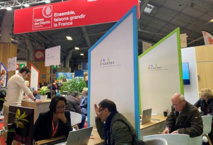 Photo du stand de l'Ircantec au salon des seniors 2023