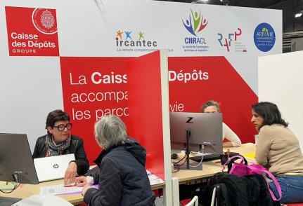 Salon des seniors 2024 - vue du stand Caisse des Dépôts