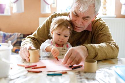 Comment occuper ses petits-enfants ? Quelques idées dont les loisirs créatifs