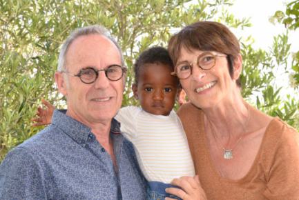 Jean-Paul et Véronique Faydi avec le petit Elhadj venu de Guinée